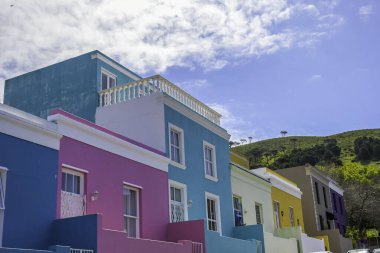 Renkli evleri olan Bo-Kaap Tarihi Bölgesi Cape Town 'da bir numaralı ilgi odağıdır.