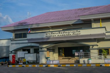 Muang Tayland 'daki Rassada liman iskelesi.