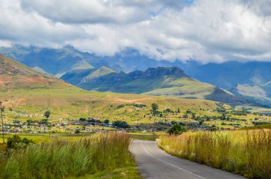 Kwazulu Natal 'daki Yeşil Ejder ya da Drakensberg Dağı ya da Güney Afrika' daki KZN