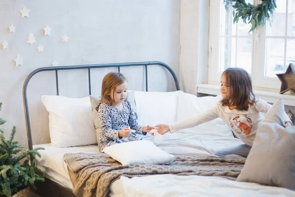 Chambre Est Décorée Pour Nouvelle Année Les Petites Sœurs Sont — Photo