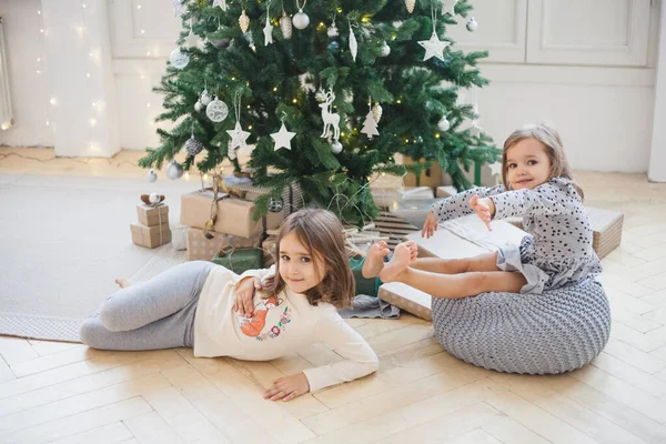 Chambre Est Décorée Pour Nouvelle Année Les Filles Sœurs Sont — Photo