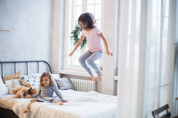 Chambre Est Décorée Pour Nouvelle Année Les Petites Sœurs Sont — Photo