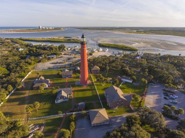 Ponce de Leon Inlet Lighthouse, Orta Florida, ABD 'de bulunan Ponce Inlet kasabasının ulusal tarihi simgesidir..
