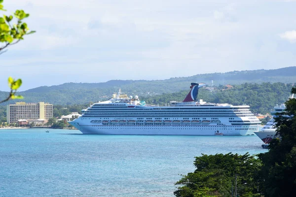 Crucero Carnaval Ancla Victoriosa Ocho Ríos Jamaica — Foto de Stock