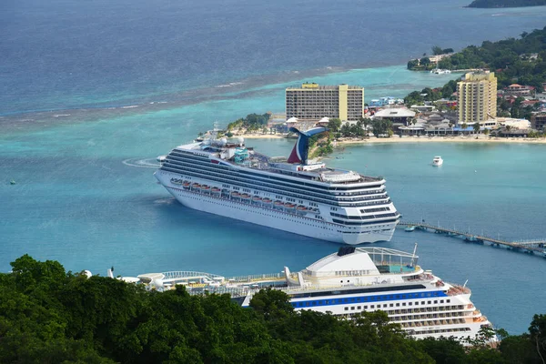 Carnaval Cruiseschip Victory Anker Offshore Ocho Rios Jamaica — Stockfoto