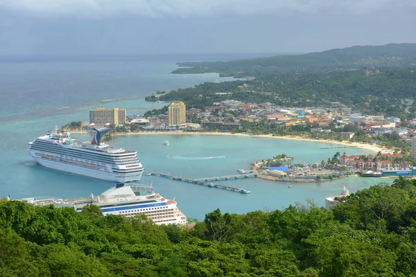 Jamaika, Ocho Rios 'ta Karnaval Gemisi Zafer sunucusu.