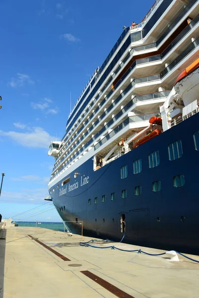 Holland American Line Cruise Ship Zuiderdam Fondear Alta Mar Falmouth — Foto de Stock