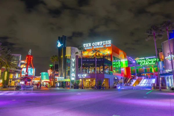 Orlando, Florida, ABD 'deki Universal Stüdyoları Parkı' nda geceleyin CityWalk.