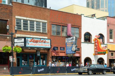 Nashville, Tennessee, ABD 'deki tarihi Broadway barları. Lower Broadway, country müziğiyle ünlüdür..
