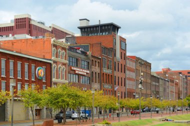 Nashville, Tennessee, ABD merkezindeki Cumberland Nehri 'nin kıyısındaki tarihi 1. Cadde..