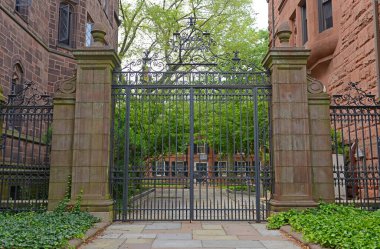 Yale Üniversitesi 'nin ana kapısı, New Haven, Connecticut, CT, ABD.