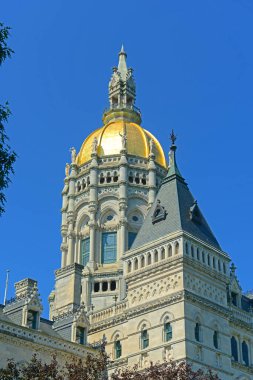 Connecticut Eyalet Meclisi, Hartford, Connecticut, ABD. Bu bina Richard Upjohn tarafından 1872 'de Viktorya Dönemi Gotik Uyanış tarzıyla tasarlandı..