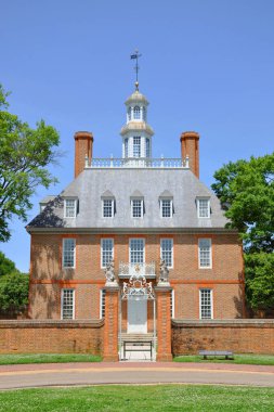 Williamsburg Tarihi Bölgesindeki İngiliz Kolonisi Valilik Sarayı, Virginia VA, ABD.