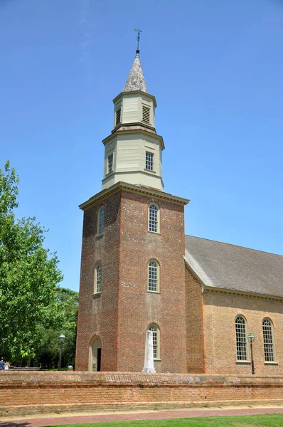 美国弗吉尼亚州威廉斯堡英国殖民地布鲁顿教区圣公会教堂 — 图库照片