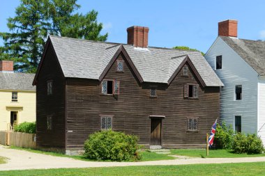 Sherburne Evi, 1695 'te New Hampshire, New Hampshire' daki Strawbery Banke Müzesi 'nde inşa edildi. Bu ev, Strawbery Banke Müzesi 'nde 17. yüzyıl ev tasarımı ve inşaatı sergisi..