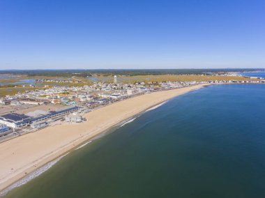 Hampton Beach hava manzarası Ocean Boulevard ve Hampton Beach State Park 'taki tarihi rıhtım binaları, Hampton, New Hampshire NH, ABD.