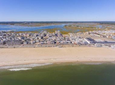 Hampton Beach hava manzarası Ocean Boulevard ve Hampton Beach State Park 'taki tarihi rıhtım binaları, Hampton, New Hampshire NH, ABD.