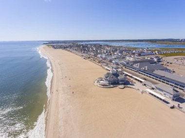 Hampton Beach hava manzarası Ocean Boulevard ve Hampton Beach State Park 'taki tarihi rıhtım binaları, Hampton, New Hampshire NH, ABD.