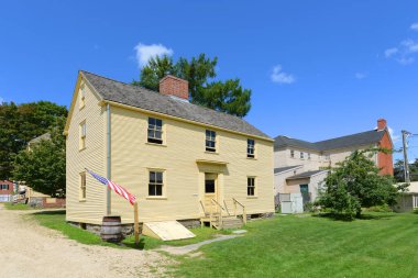 Jackson Evi 1790 yılında Portsmouth, New Hampshire, ABD 'deki Strawbery Banke Müzesi' nde inşa edildi..