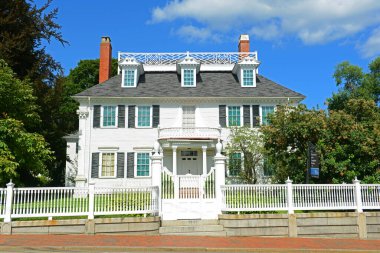 Vali John Langdon Evi 1784 yılında New Hampshire NH, ABD 'nin Portsmouth şehir merkezindeki 143 Pleasant Caddesi' nde inşa edildi..