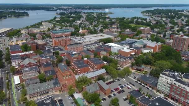 米国マサチューセッツ州セイラム市のセイラム歴史的市街地とセイラム港の空中写真 — ストック動画