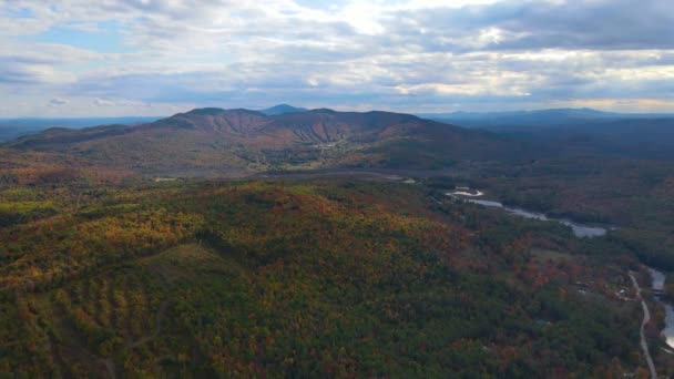 Ragged Mountain Resort Ski Area Anerial View Fall Foliage Town — Stock video