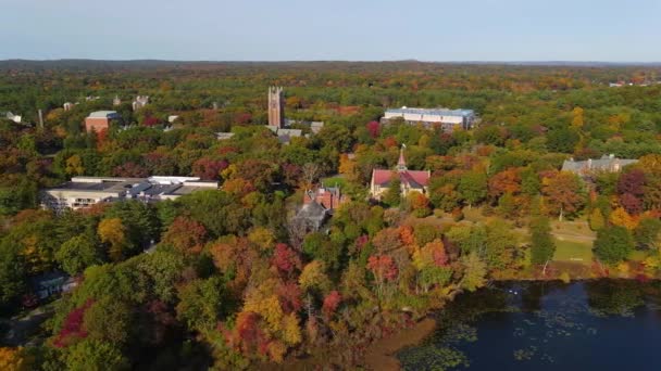 Вид Воздуха Колледж Уэлсли Включая Грин Холл Тауэр Корт Осенней — стоковое видео