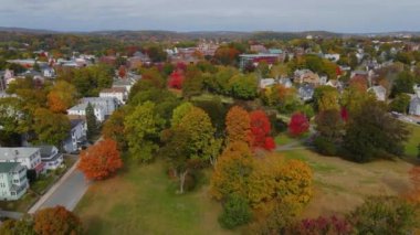 Clark Üniversitesi ve Üniversite Parkı hava manzarası ile sonbahar yeşillikleri ile Worcester City, Massachusetts MA, ABD.  