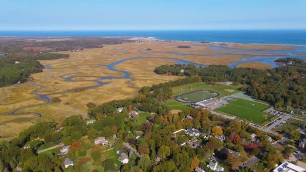 Duxbury Landskap Inklusive Duxbury Bay Marsh Och Centrum Antenn Utsikt — Stockvideo