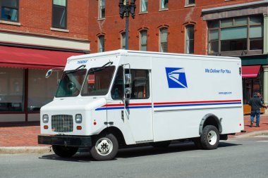 ABD Posta Servisi USPS kamyonu Essex Caddesi 'nde Lawrence, Massachusetts MA, ABD. 