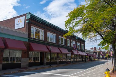 Fitchburg, Massachusetts MA, ABD merkezindeki 564 Main Caddesi 'ndeki Tarihi Basset Binası.. 