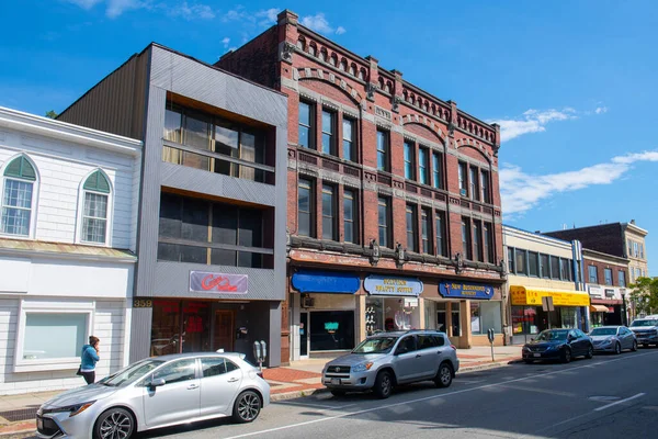 マサチューセッツ州フィッチバーグのダウンタウンにあるブルーム通りのメインストリートにある歴史的な商業ビルアメリカ — ストック写真