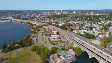 Providence Nehri 'ndeki Iway Köprüsü' nün havadan görünüşü eyaletler arası otoyol 195 Providence City, Rhode Island RI, ABD. 