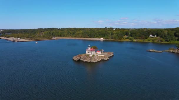 공중에서 Pomham Rocks Lighthouse Providence River Narragansett Bay East Providence — 비디오