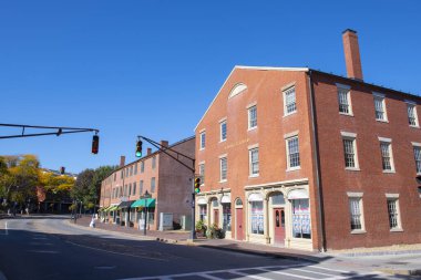 Newburyport şehir merkezindeki Water Caddesi 'ndeki tarihi binalar, Massachusetts, MA, ABD.