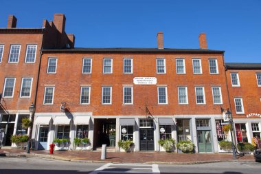 Newburyport şehir merkezindeki State Caddesi 'ndeki tarihi binalar, Massachusetts, MA, ABD.