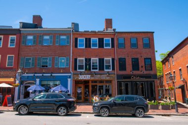 Newburyport şehir merkezindeki State Caddesi 'ndeki tarihi binalar, Massachusetts, MA, ABD.