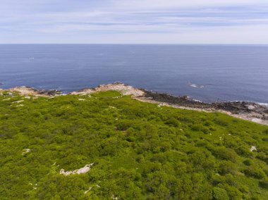 Rockport, Cape Ann, Massachusetts, ABD 'deki Thacher Adası kıyılarının havadan görüntüsü.