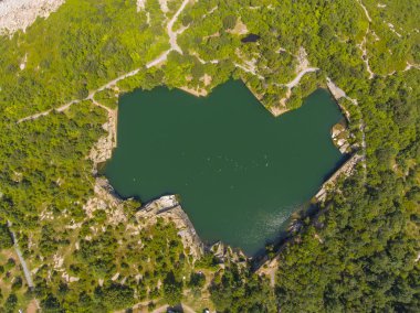 Halibut Point State Park ve kumlu taş ocağı manzarası ve Rockport, Massachusetts MA, ABD 'deki sahil hava manzarası..
