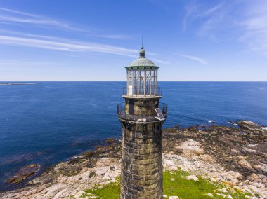 Thacher Adası Deniz Feneri 'nin havadan görünüşü Rockport, Cape Ann, Massachusetts, ABD. Thacher Adası Deniz fenerleri 1771 'de inşa edildi..
