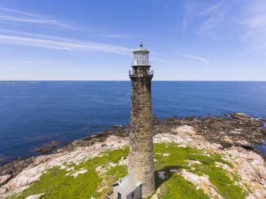 Thacher Adası Deniz Feneri 'nin havadan görünüşü Rockport, Cape Ann, Massachusetts, ABD. Thacher Adası Deniz fenerleri 1771 'de inşa edildi..