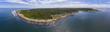 Halibut Point State Park ve kumlu taş ocağı manzaralı panorama ve Rockport, Massachusetts MA, ABD 'deki sahil hava manzarası..