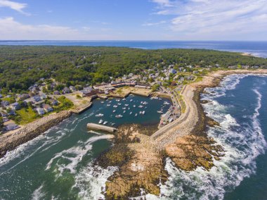 Rockport, Cape Ann, Massachusetts MA, ABD 'deki Pigeon Cove kasabasının hava manzarası. 