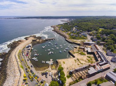 Rockport, Cape Ann, Massachusetts MA, ABD 'deki Pigeon Cove kasabasının hava manzarası. 
