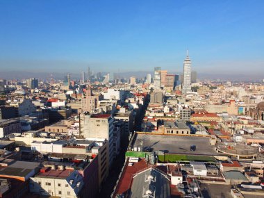 Mexico City 'nin tarihi merkezi. CBD silueti, Paseo de la Reforma Bulvarı üzerinde Zocalo, Mexico City CDMX' te. Mexico City 'nin tarihi merkezi UNESCO Dünya Mirasları Alanıdır..
