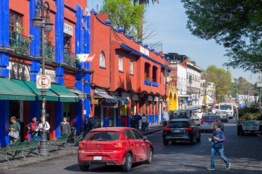 Park Centenario ve Felipe Carrillo Puerto Caddesi 'ndeki tarihi binalar Coyoacan, Mexico City CDMX, Meksika.