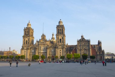 Zocalo Anayasa Meydanı ve Mexico City CDMX 'in tarihi merkezinde Metropolitan Katedrali. Mexico City 'nin tarihi merkezi UNESCO Dünya Mirasları Alanıdır..