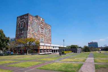 Mexico City CDMX, Meksika 'daki National Autonomous University of Mexico UNAM' da Merkez Kütüphane Biblioteca. UNAM Ciudad Universitaria Üniversitesi 'nin kampüsü 2007 yılından beri UNESCO Dünya Mirasları Alanıdır..