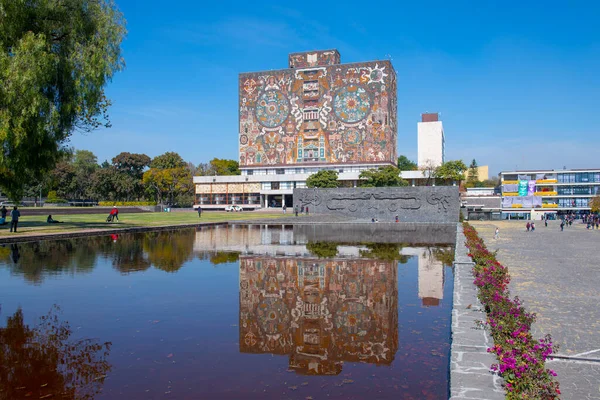 Mexico City CDMX, Meksika 'daki National Autonomous University of Mexico UNAM' da Merkez Kütüphane Biblioteca. UNAM Ciudad Universitaria Üniversitesi 'nin kampüsü 2007 yılından beri UNESCO Dünya Mirasları Alanıdır..