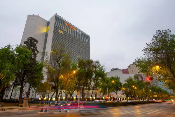 Cumhuriyet Senatosu Senatosu sabah Avenida Paseo de la Reforma Bulvarı 'nda Mexico City CDMX, Meksika. Bu bina senatörlerin buluşma yeridir..